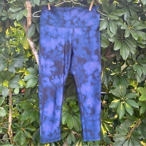 Blue XS Cropped + High Waisted Tights Athletic Workout Leggings Blue Watercolor - Picture 1 of 6